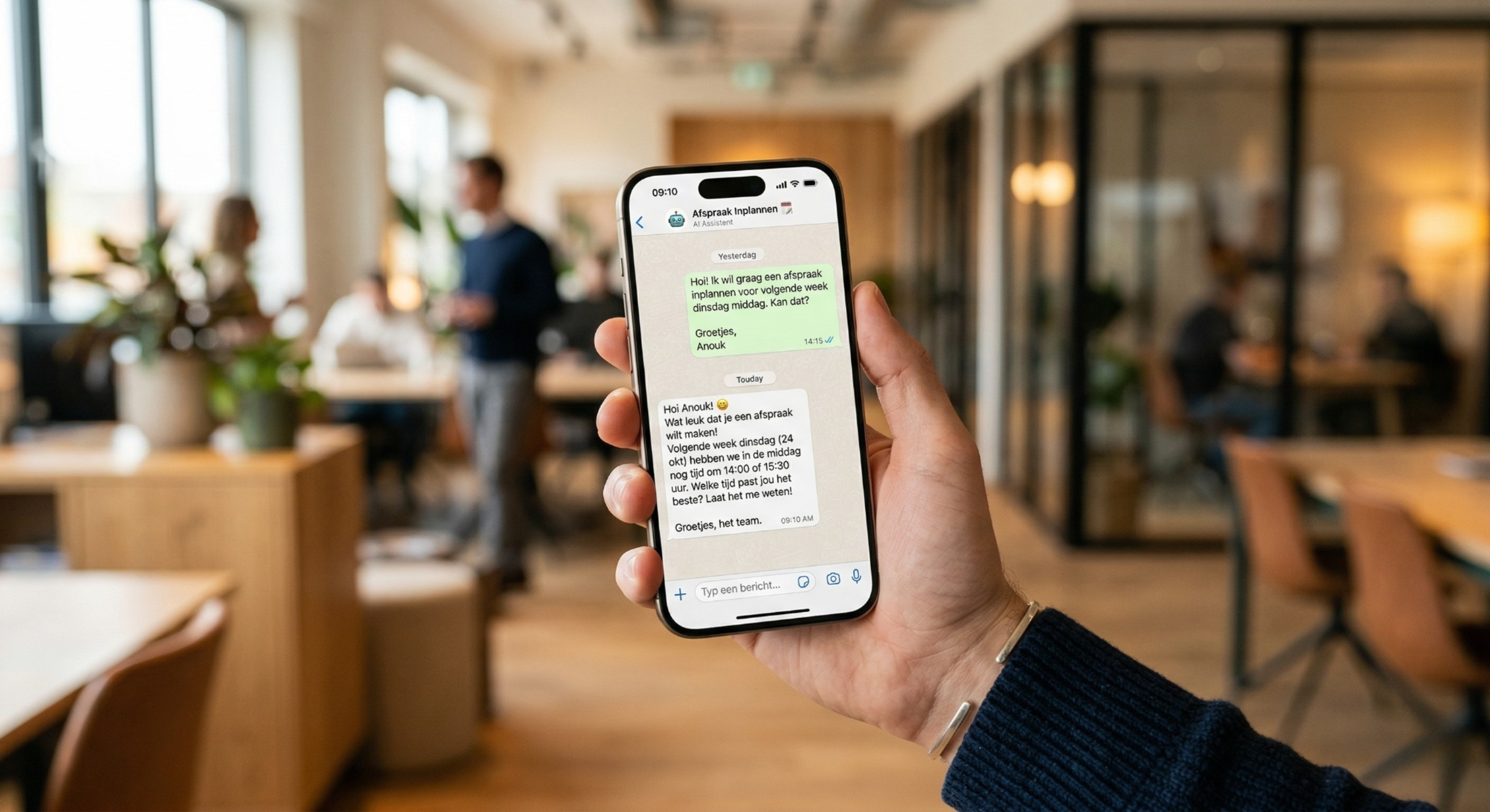 AI medewerker WhatsApp conversatie voorbeeld met automatische klantreactie